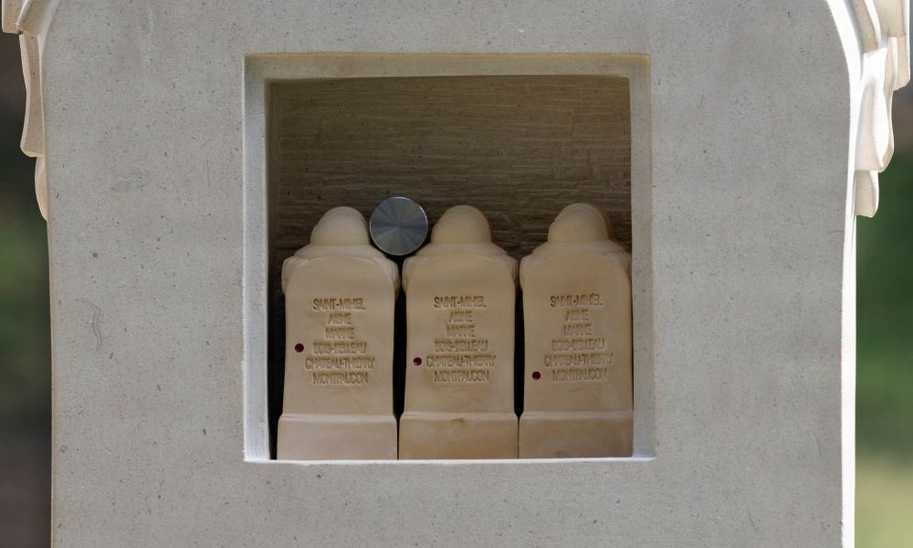 wwi-goldstar-closeup-internal.jpg