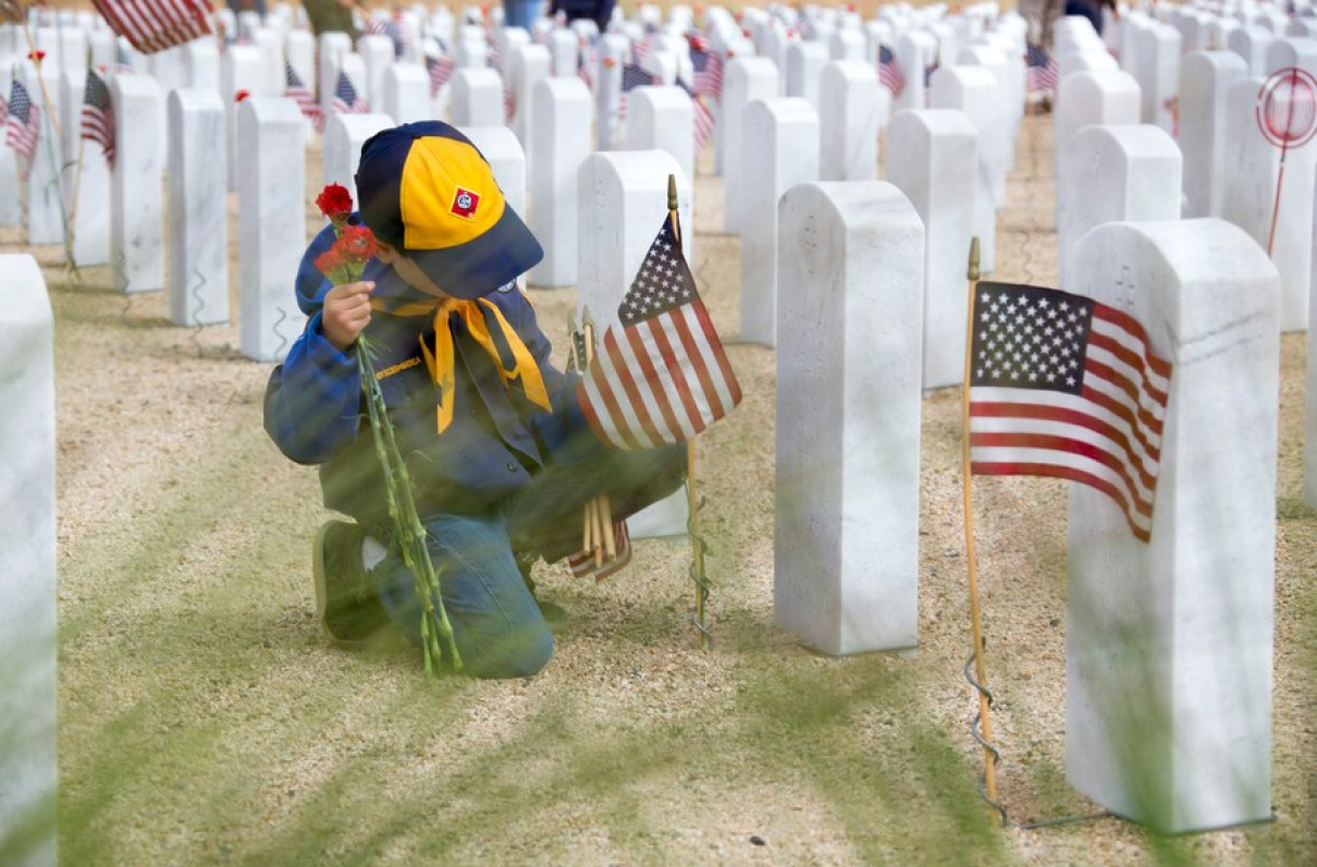 Public Memorial Day Events Return to VA National Cemeteries
