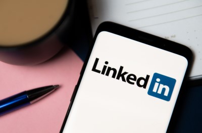MOAA - Does Your LinkedIn Profile Look Forward, or Backward? - Vimarsana News