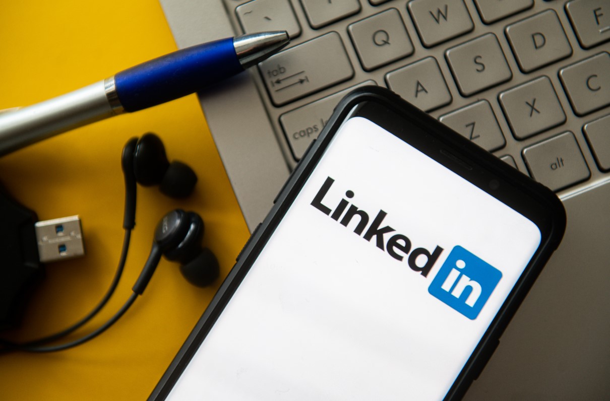 To Share, or Not to Share? How to Maintain Your LinkedIn Presence