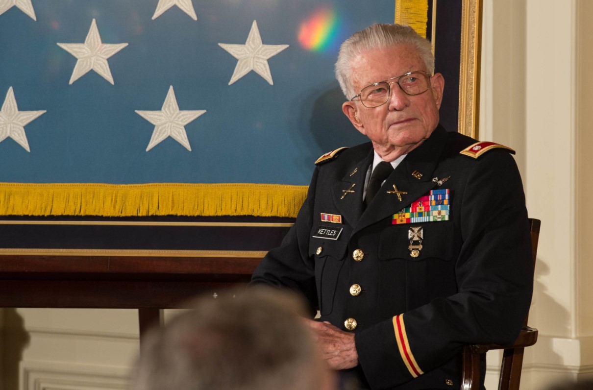 Charles Kettles, Medal of Honor Recipient for Vietnam Heroism Under Fire, Dies at 89