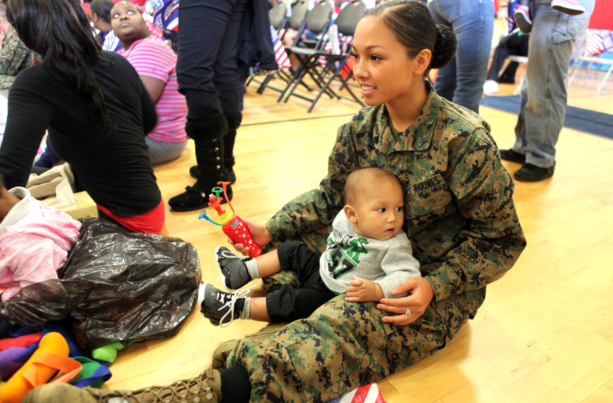 Marines to Review Proposed 1-Year Maternity Leave Policy for New Moms